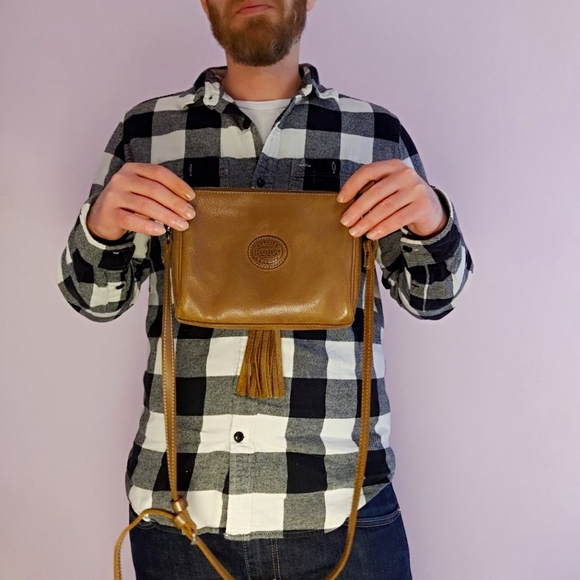 Roots brown Tribe leather crossbody bag (small) made in Canada 🇨🇦 - Picture 6 of 13
